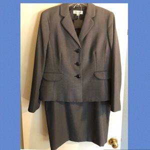 Women’s Two-Piece Business Suit